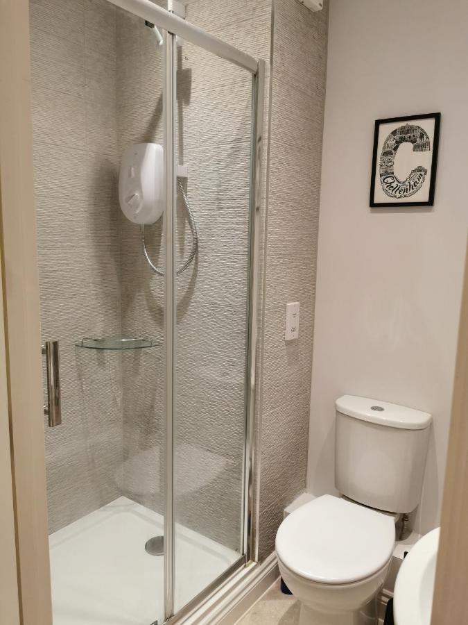 Axiom Apartment - Beautiful Stylish 2 Bed. Челтнъм Екстериор снимка