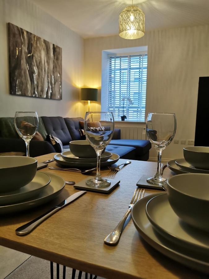 Axiom Apartment - Beautiful Stylish 2 Bed. Челтнъм Екстериор снимка
