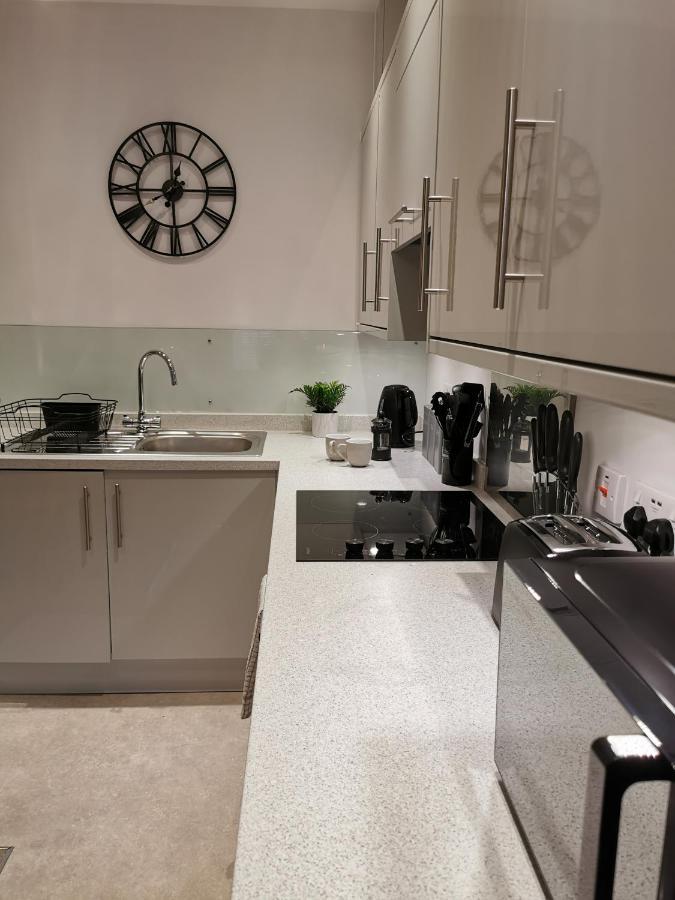 Axiom Apartment - Beautiful Stylish 2 Bed. Челтнъм Екстериор снимка