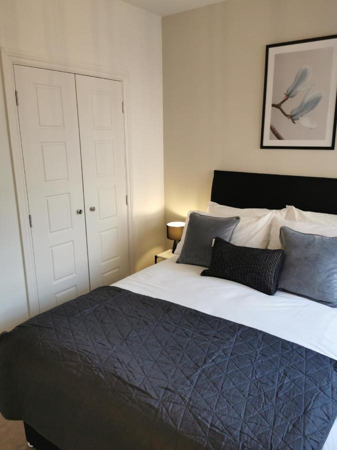 Axiom Apartment - Beautiful Stylish 2 Bed. Челтнъм Екстериор снимка